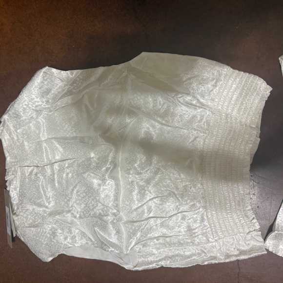 White 2-piece set top and shorts - Picture 4 of 6